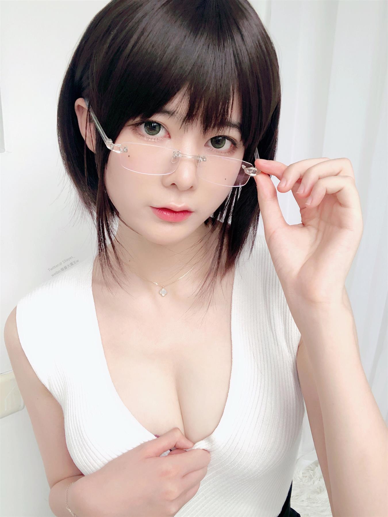 眼酱大魔王w 办公小姐姐w [26P-89MB]