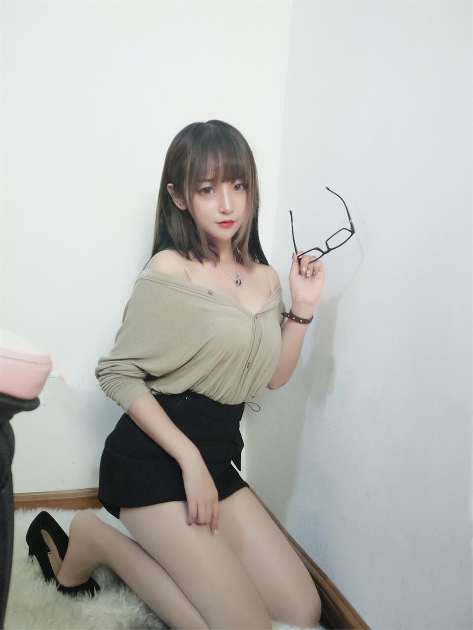 过期米线线喵 肉色丝袜 [7P-21MB]