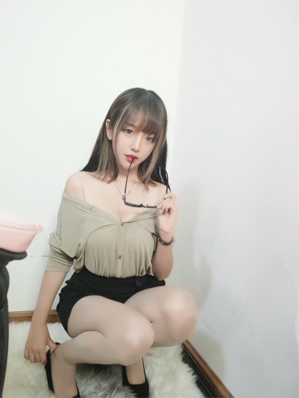 过期米线线喵 肉色丝袜 [7P-21MB]