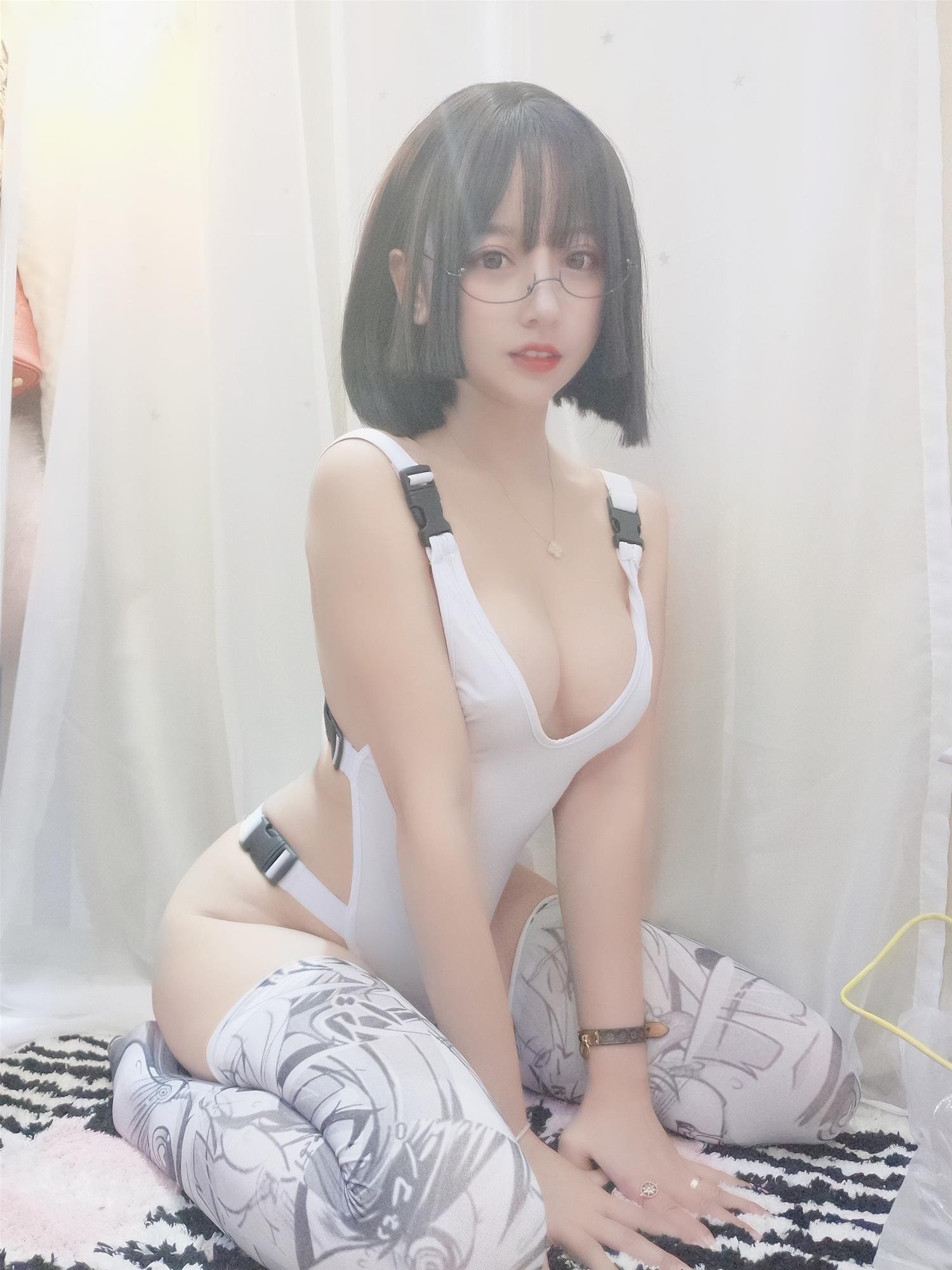 过期米线线喵 痛袜 [36P-33MB]