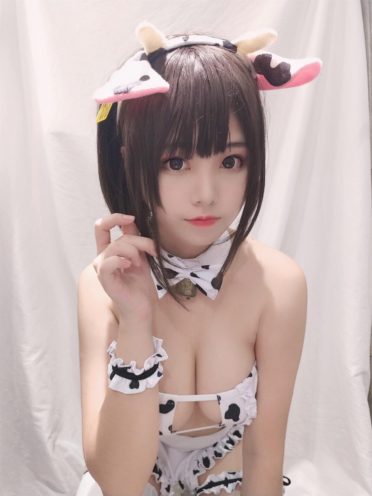 蜜汁猫裘 小奶牛自拍版女仆 [20P-40MB]