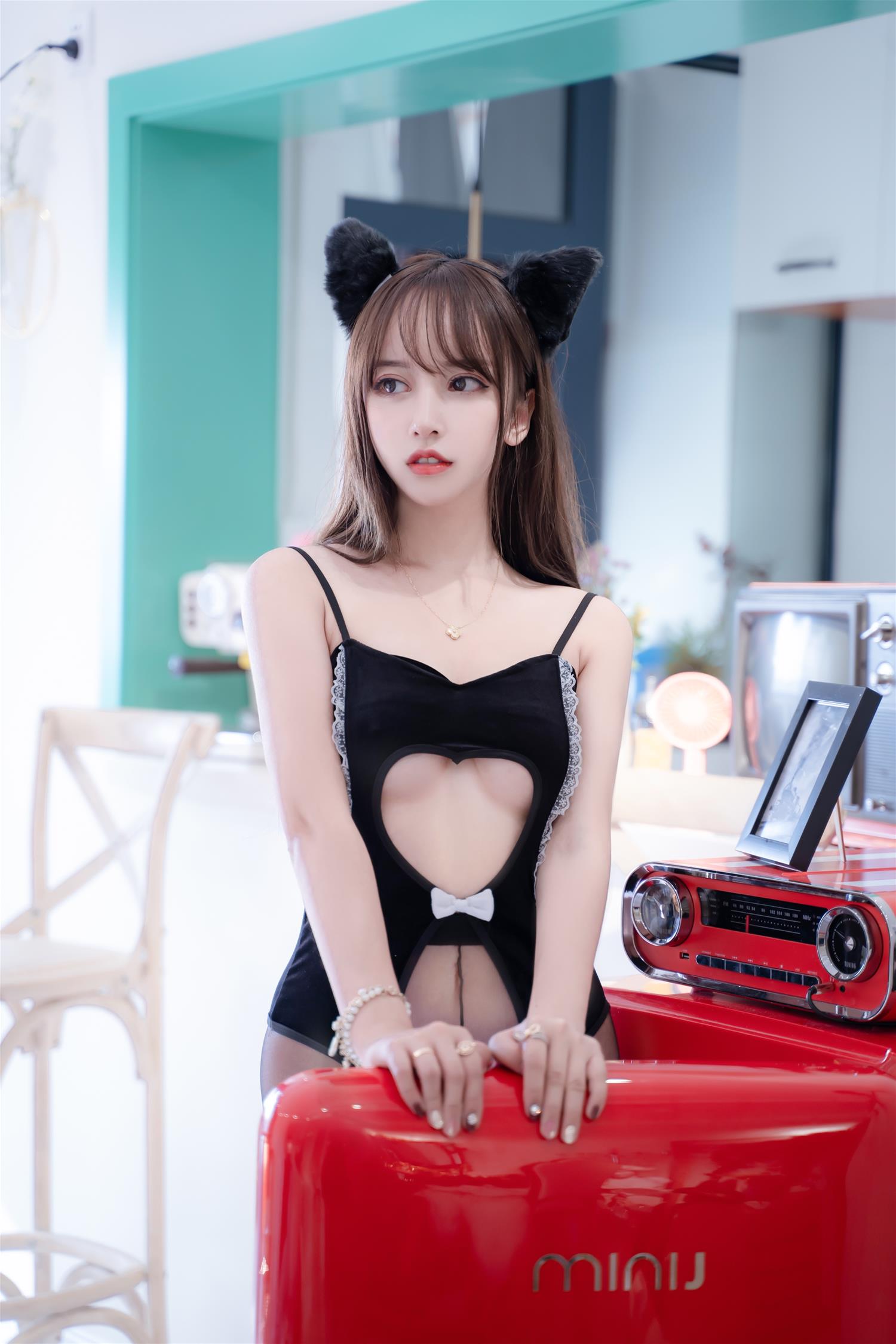 过期米线线喵 猫女郎 [10P-20MB]