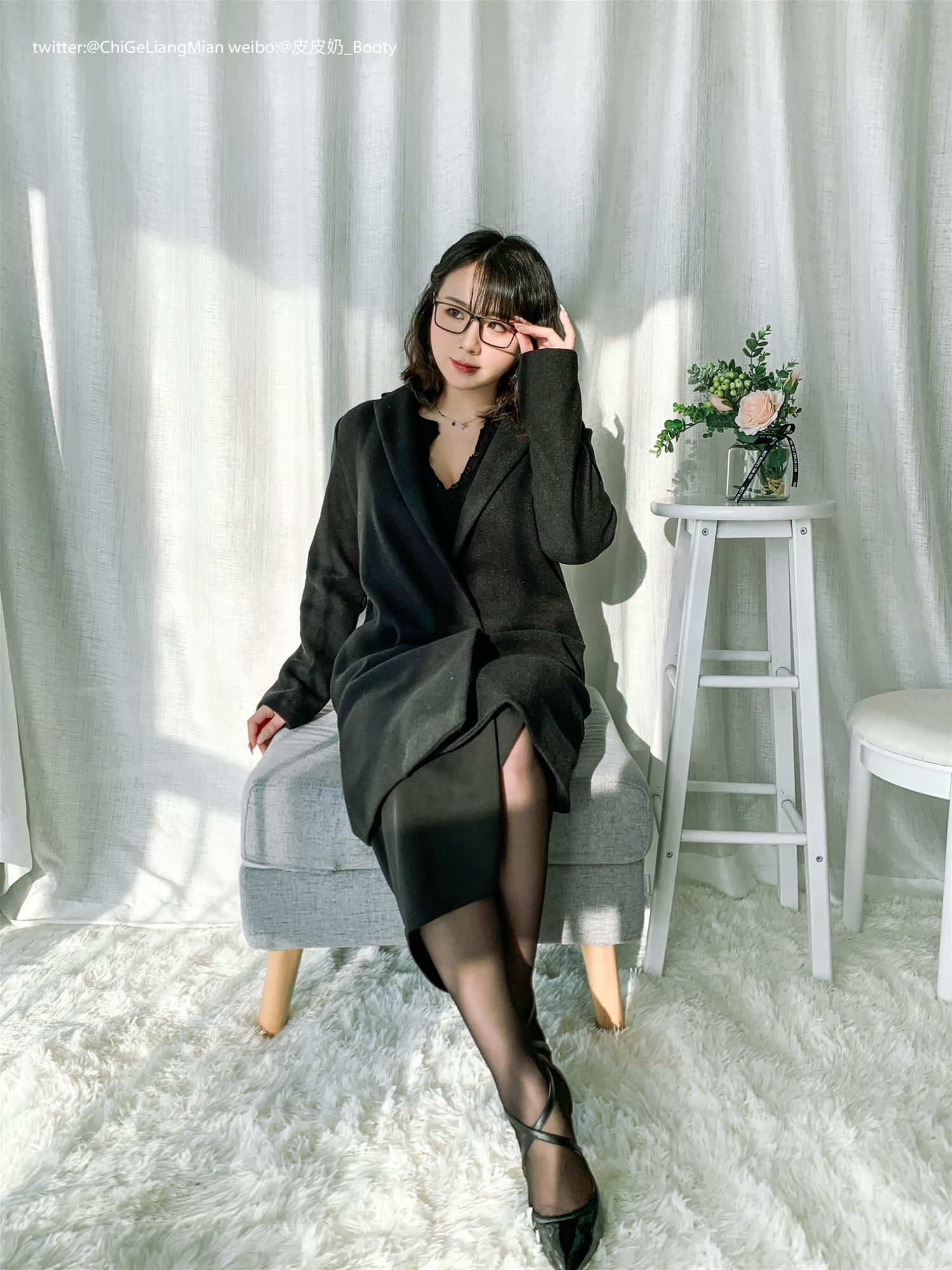 皮皮奶可可爱了啦 黑色高岭ol自拍 [148P1V-965MB]