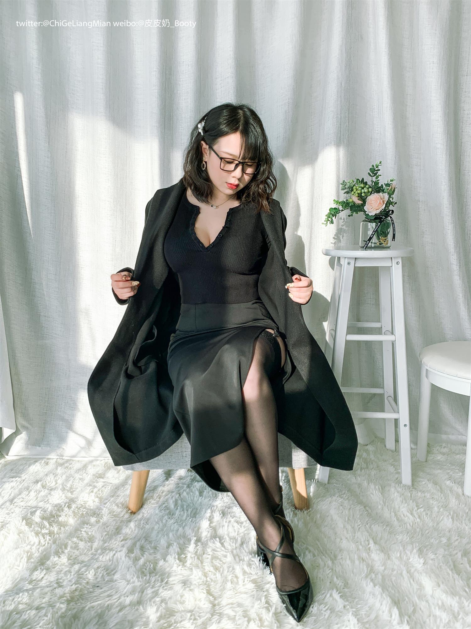 皮皮奶可可爱了啦 黑色高岭ol自拍 [148P1V-965MB]