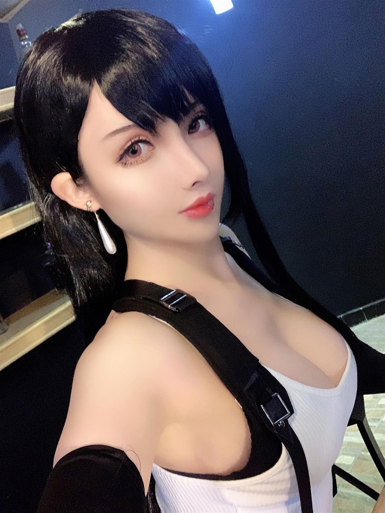 rioko凉凉子 蒂法自拍 [19P-54MB]