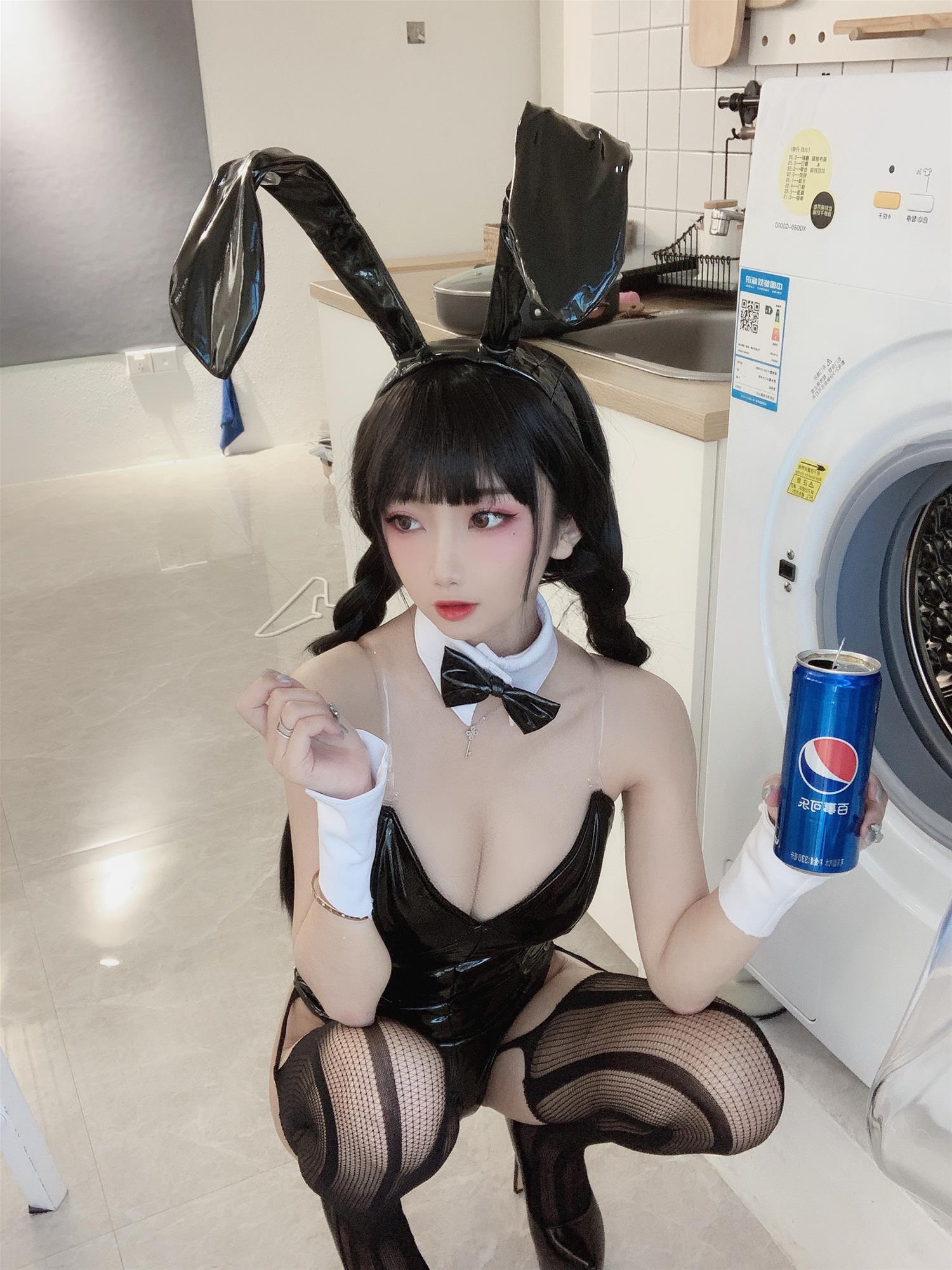 鬼畜瑶在不在w 黑色兔女郎 [40P2V-131MB]