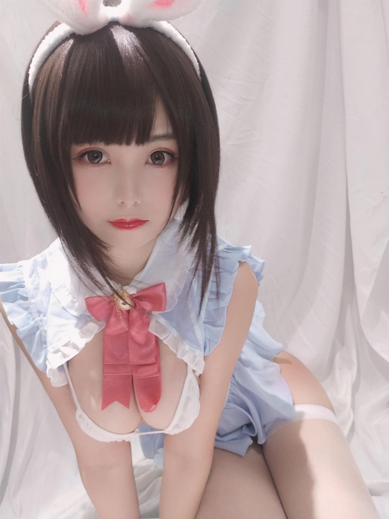 蜜汁猫裘 小白兔自拍档 [30P3V-95MB]