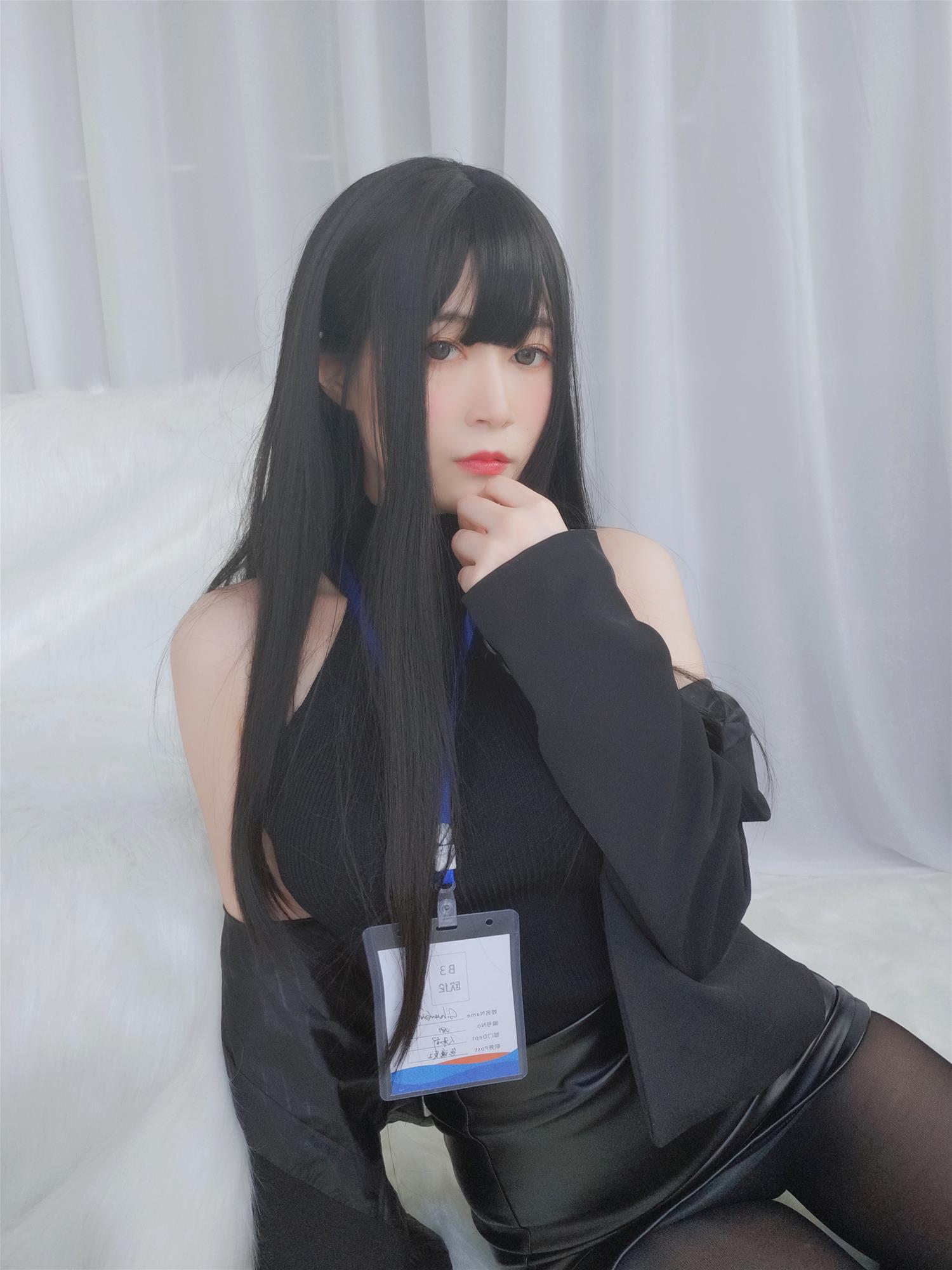 Coser小姐姐 白银81 职场新人 [118P7V-642MB]