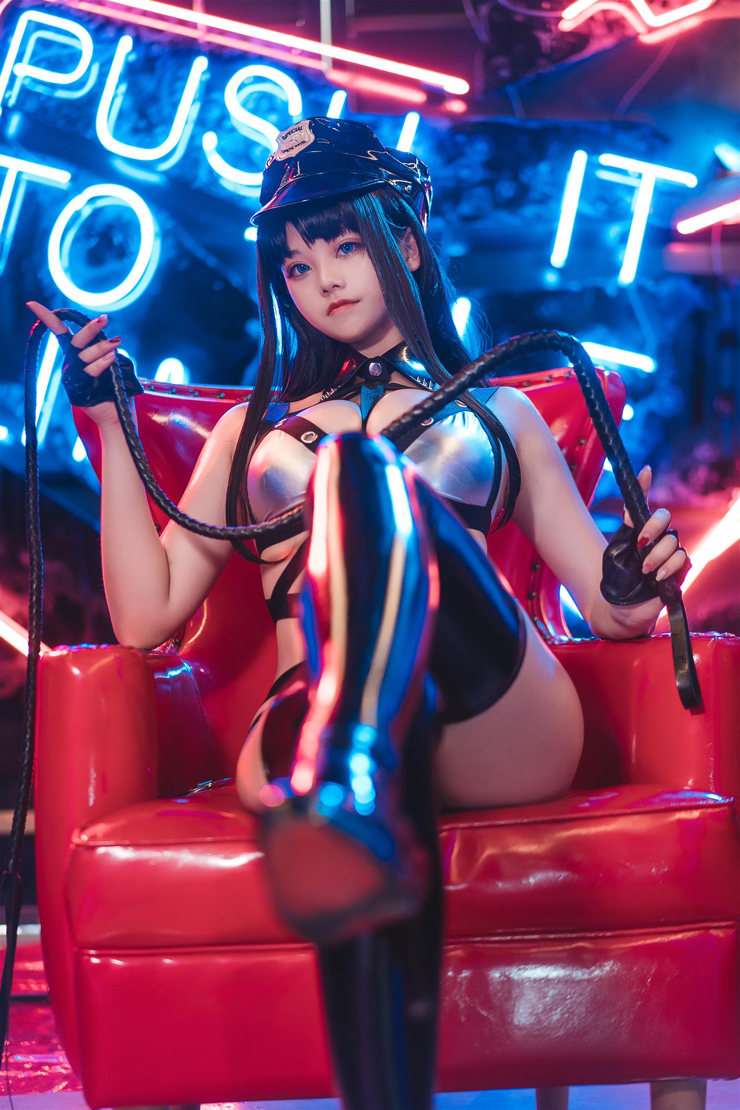 蜜汁猫裘 女警 [47P-895MB]