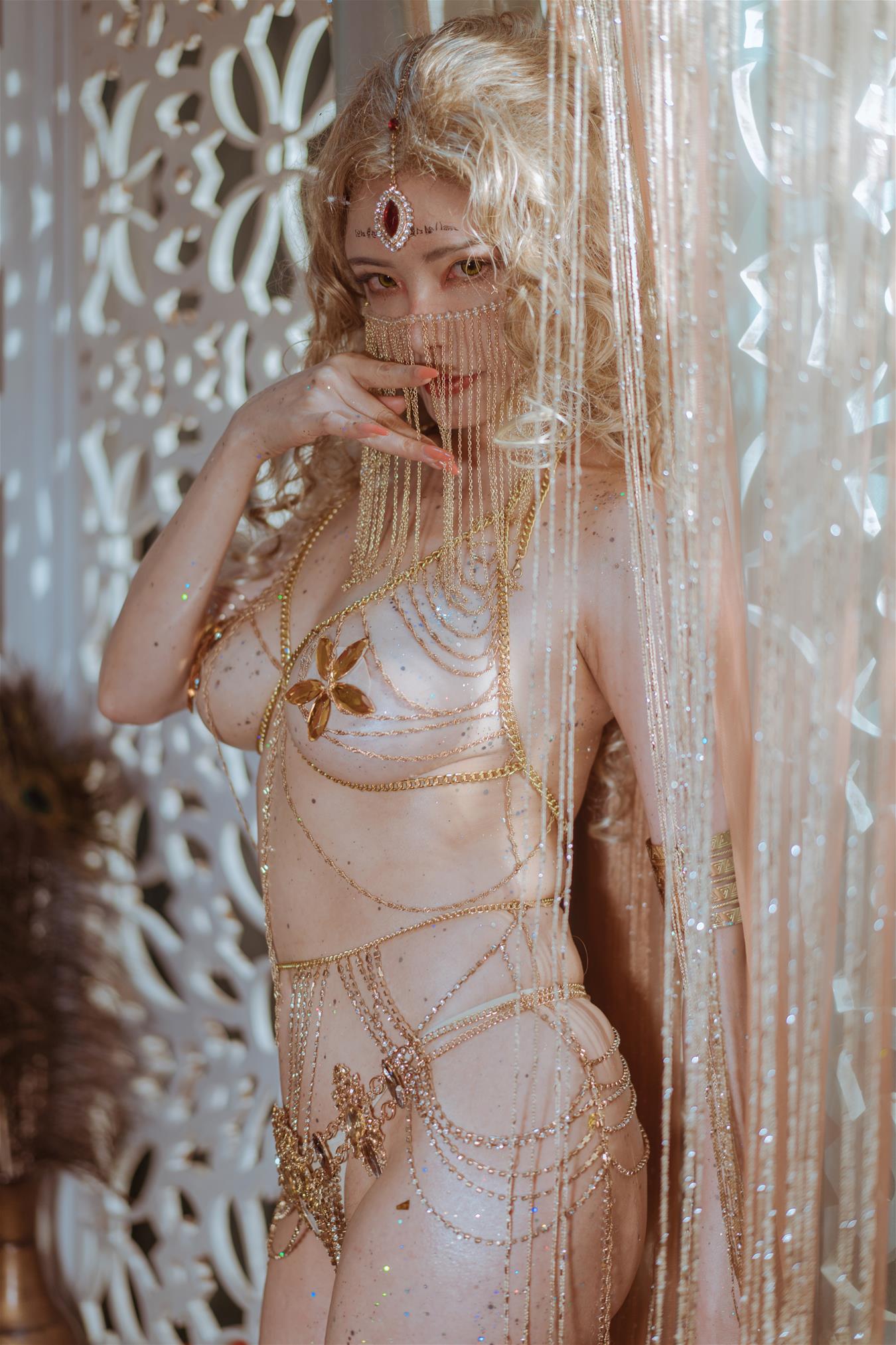 秋和柯基 金发舞娘 [45P1V-848MB]