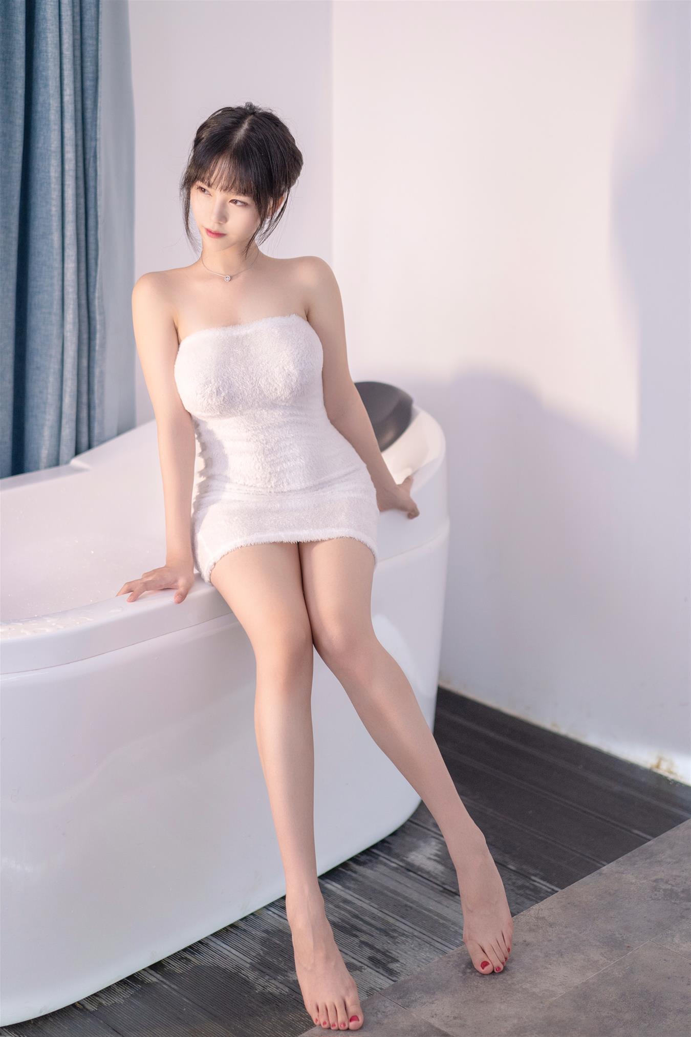 抖娘-利世 浴缸 [36P-127MB]