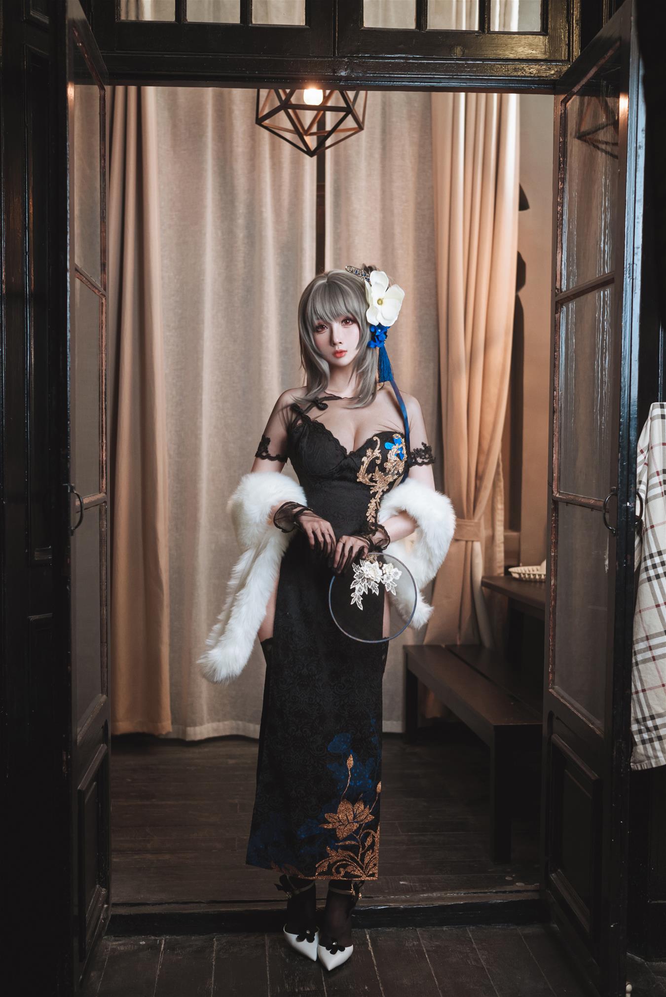 rioko凉凉子 瑰丽的执勤人 [30P11V-1.10GB]