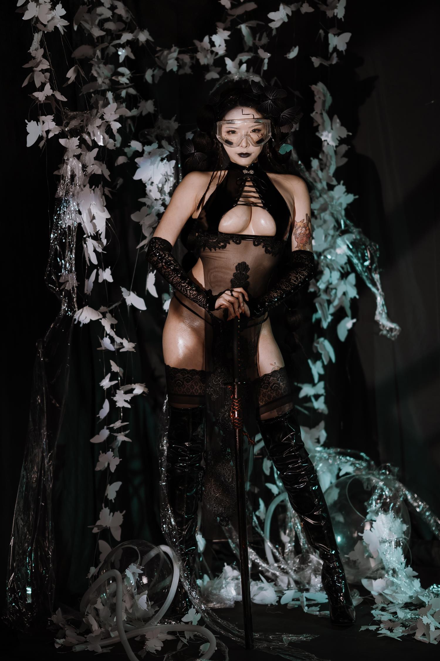 秋和柯基 一起玩VR游戏的女友-设定篇 [28P-275MB]