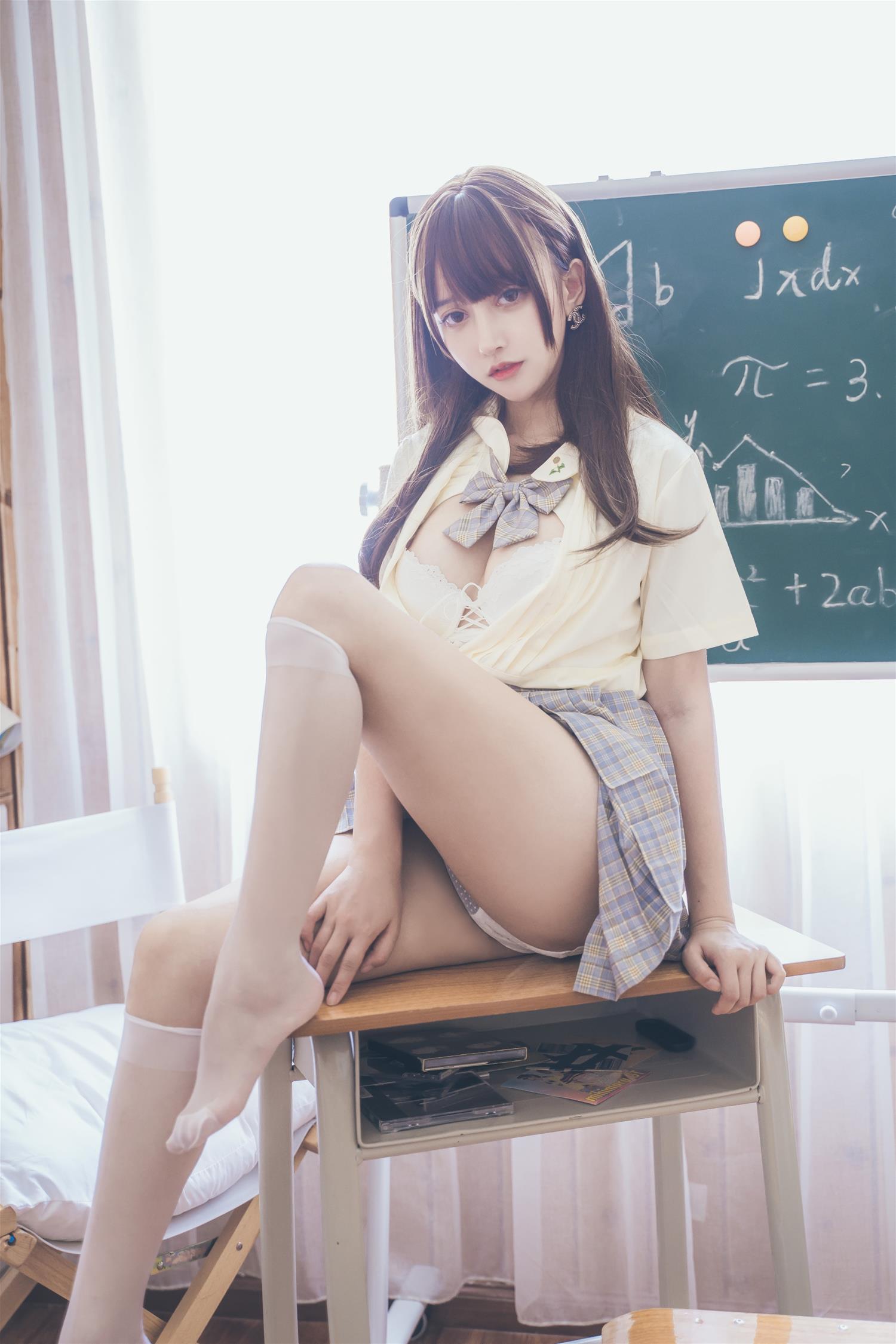 过期米线线喵 教室 [30P-141MB]