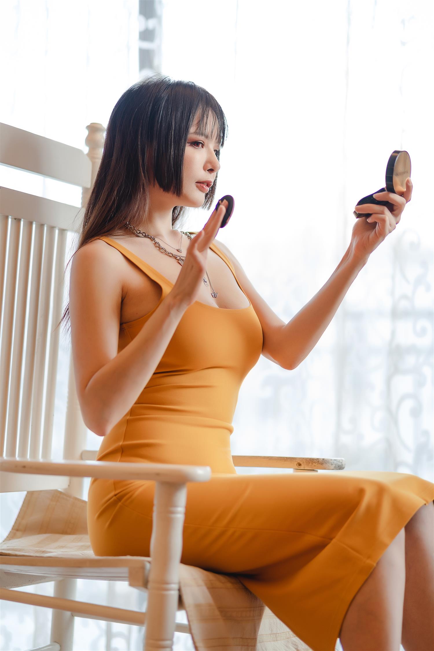 秋和柯基 黄色连衣裙 [44P-532MB]