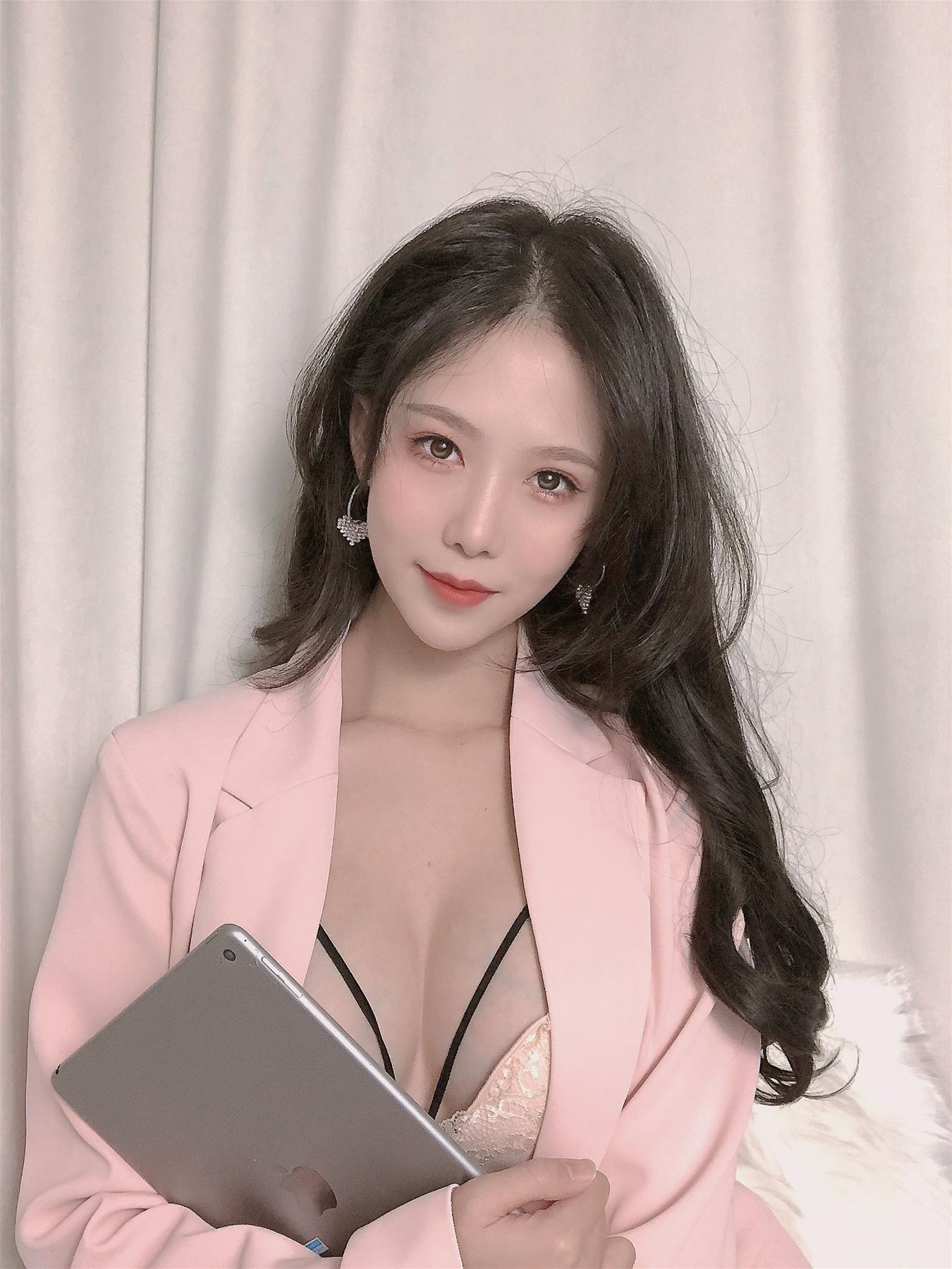 抖娘-利世 粉色西装 [26P-178MB]