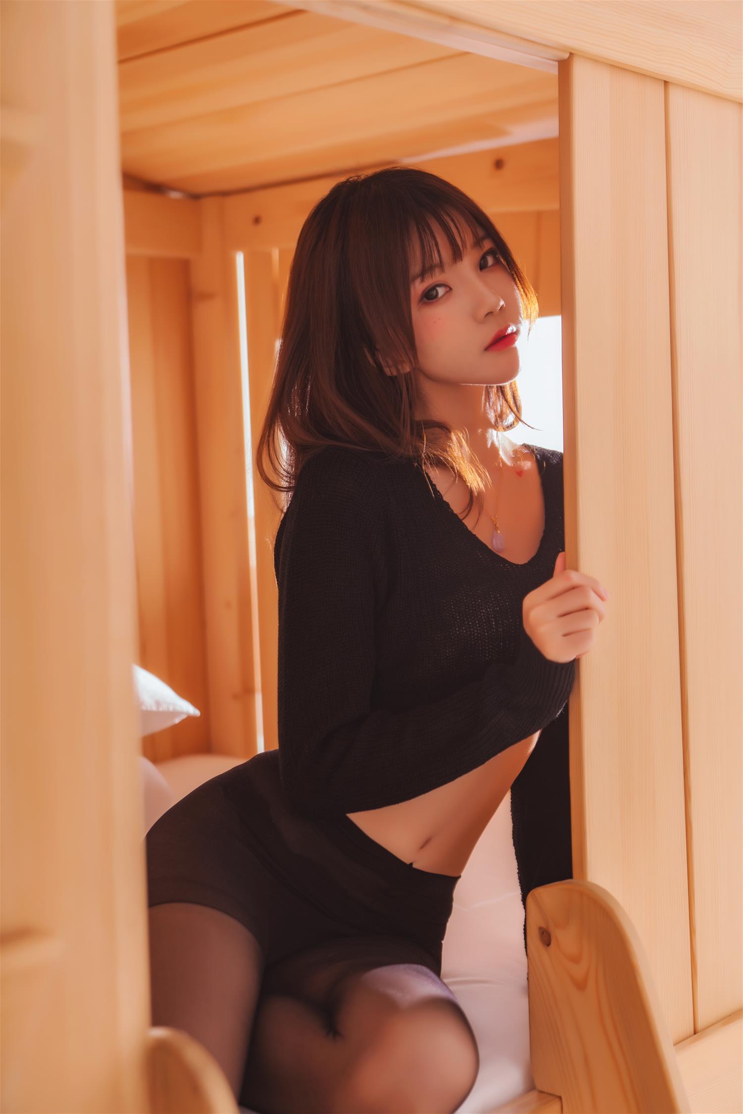 桜桃喵 小黑 [32P-518MB]