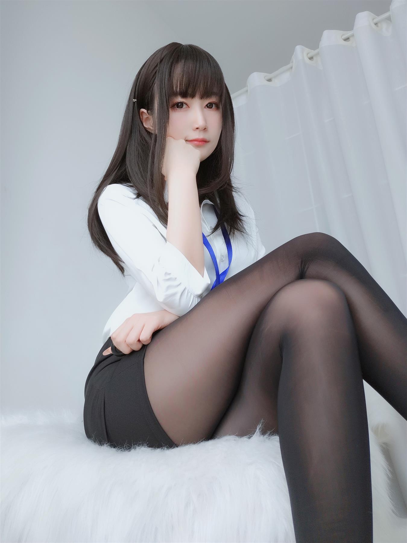 Coser小姐姐 白银81 制服 [124P8V-1.09GB]