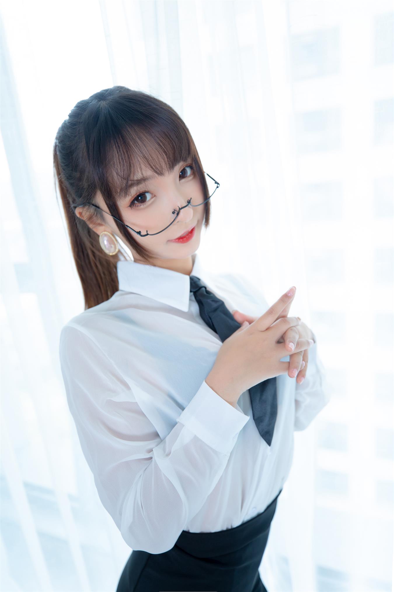 神楽坂真冬 VOL.029  白色办公室 ホワイトオフィス [150P-315MB]