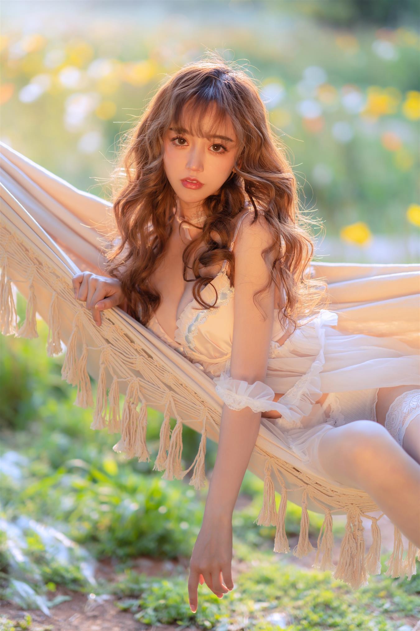 过期米线线喵 夏日限定 – 吊床 [52P-95MB]