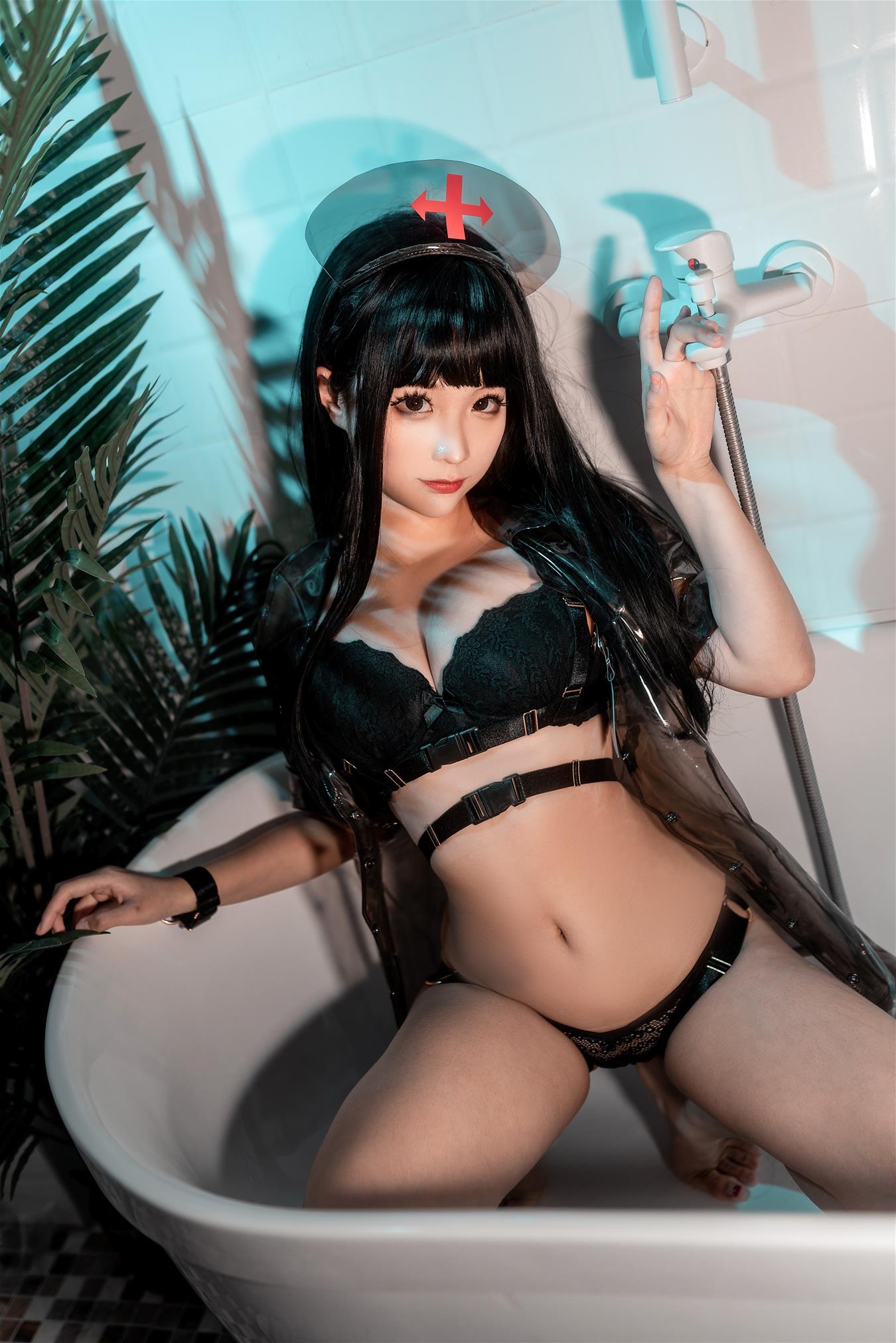 蠢沫沫 胶衣护士 黑 [40P-492MB]