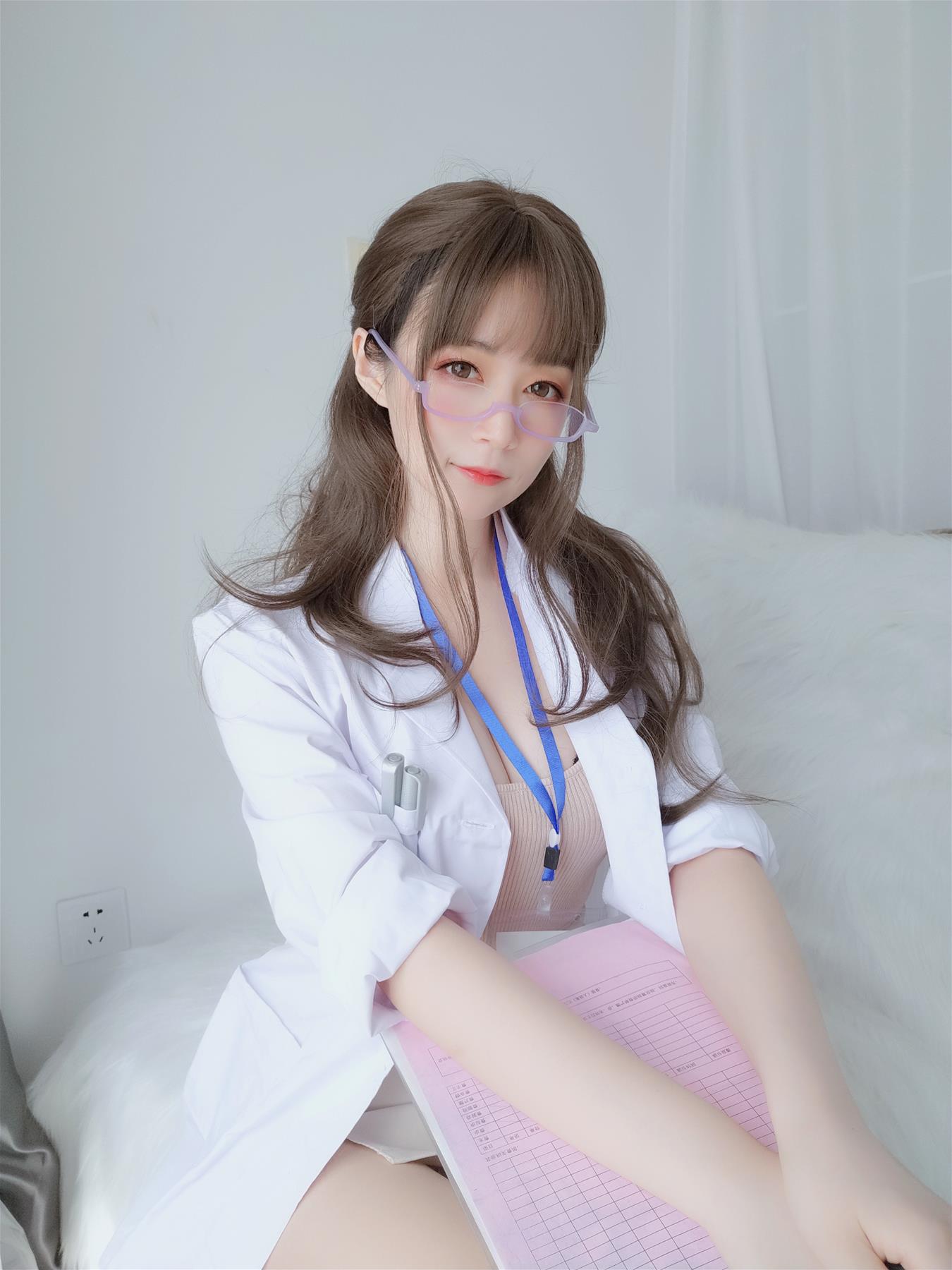 Coser小姐姐 白银81 私人医生 [159P6V-1.03GB]