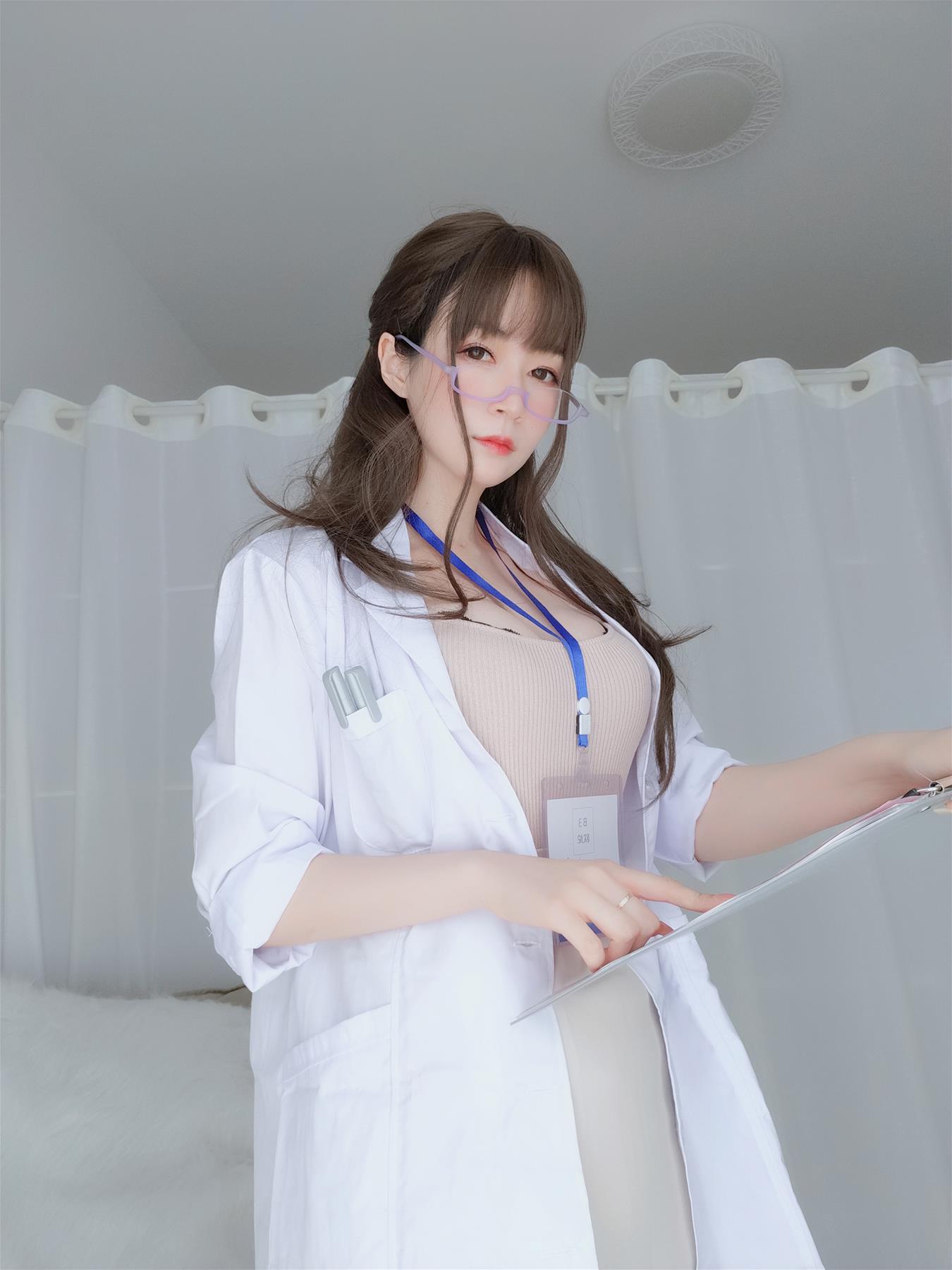 Coser小姐姐 白银81 私人医生 [159P6V-1.03GB]