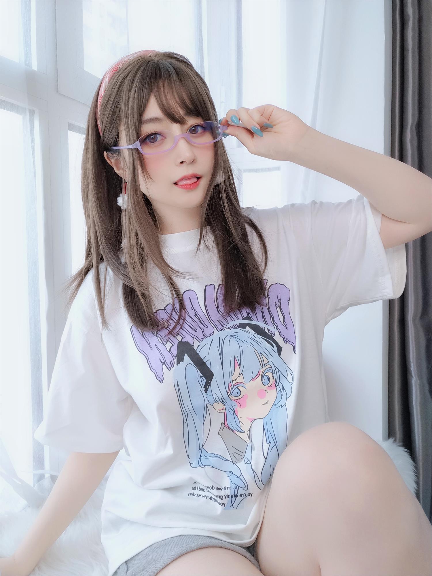 Coser小姐姐 白银81 宅家女友 [59P4V-276MB]