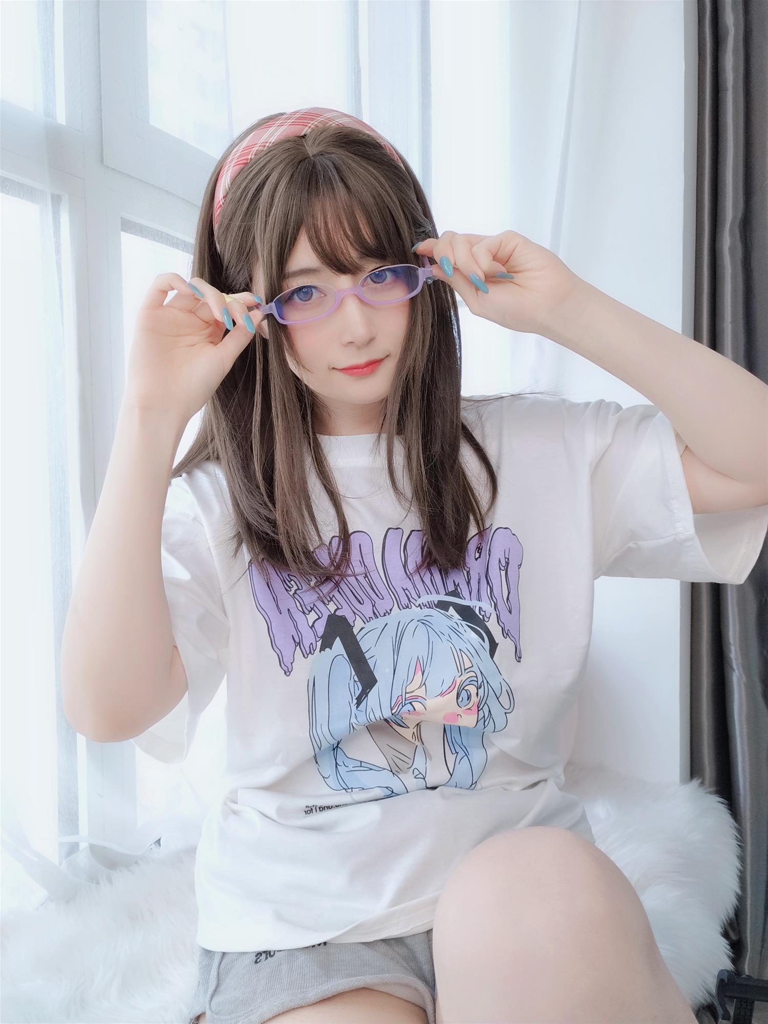 Coser小姐姐 白银81 宅家女友 [59P4V-276MB]