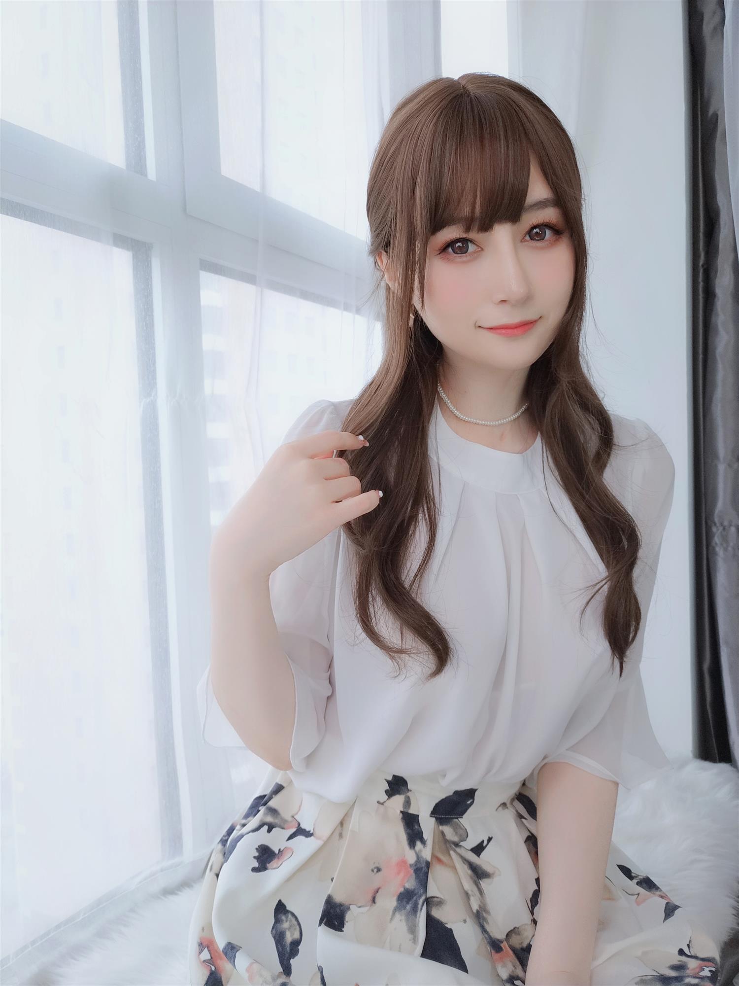 Coser小姐姐 白银81 肉丝人妻 [123P2V-381MB]