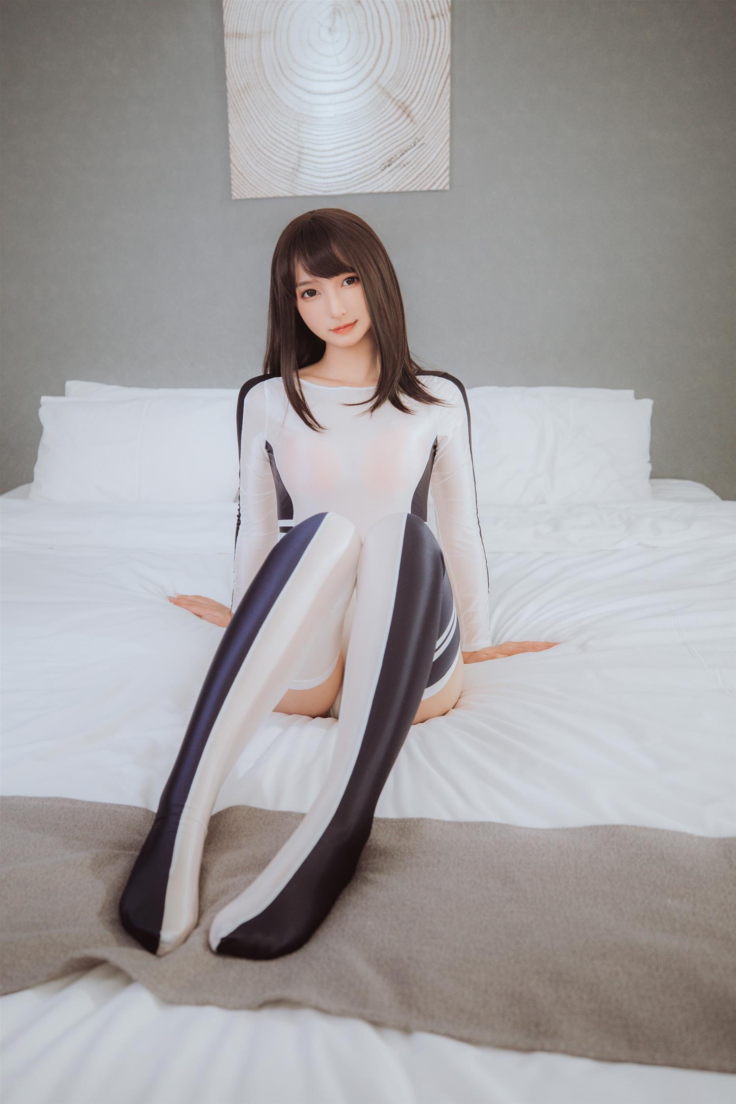 神楽坂真冬 VOL.060 竞泳主题 水之形2 [150P2V-853MB]